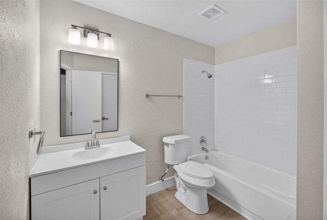 621 Carriagehouse Lane 8F, Garland, TX 75040