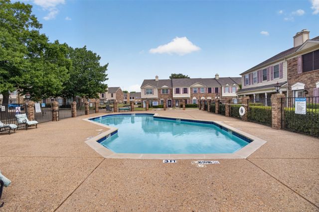 621 Carriagehouse Lane 8F, Garland, TX 75040