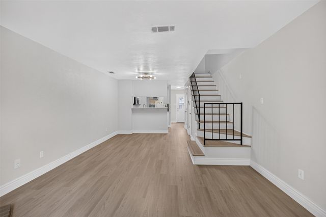 621 Carriagehouse Lane 8F, Garland, TX 75040