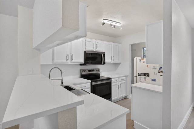 621 Carriagehouse Lane 8F, Garland, TX 75040