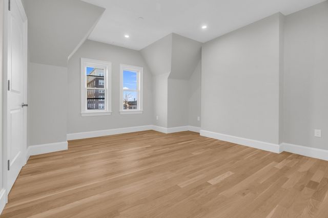 1396 Beacon Street 5, Brookline, MA 02446