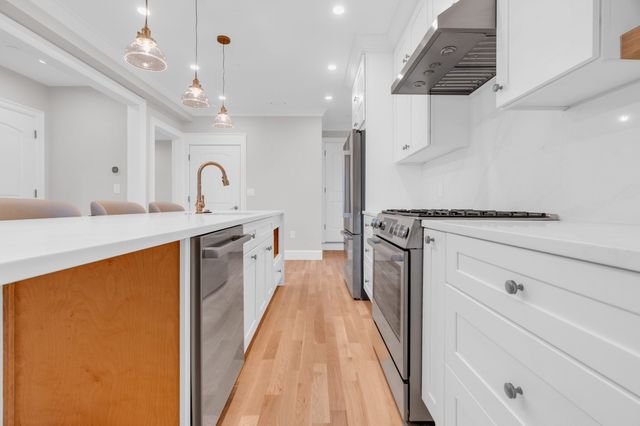 1396 Beacon Street 5, Brookline, MA 02446