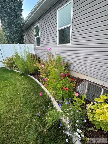 1080 Red Robin Avenue, Ammon, ID 83401