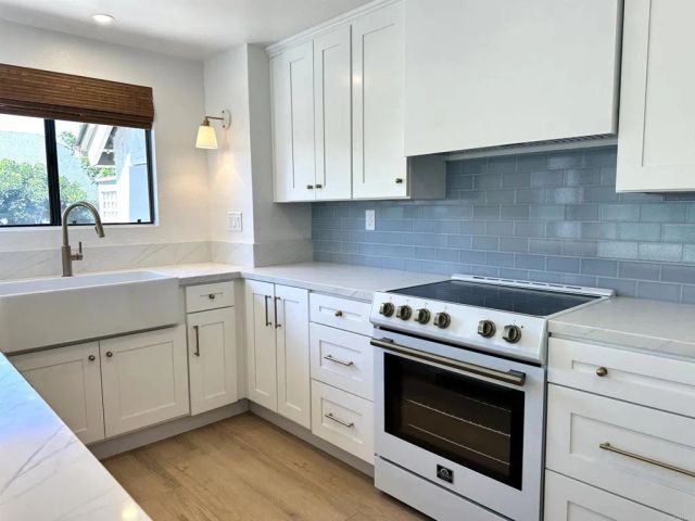 542 Via De La Valle J, Solana Beach, CA 92075