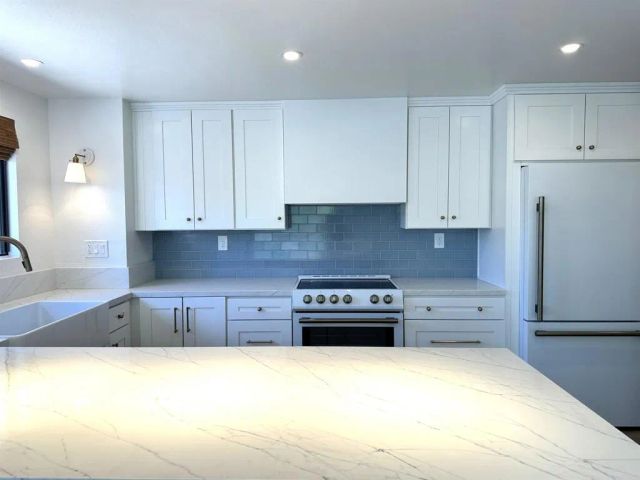 542 Via De La Valle J, Solana Beach, CA 92075