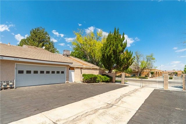 44114 30th Street, Lancaster, CA 93536