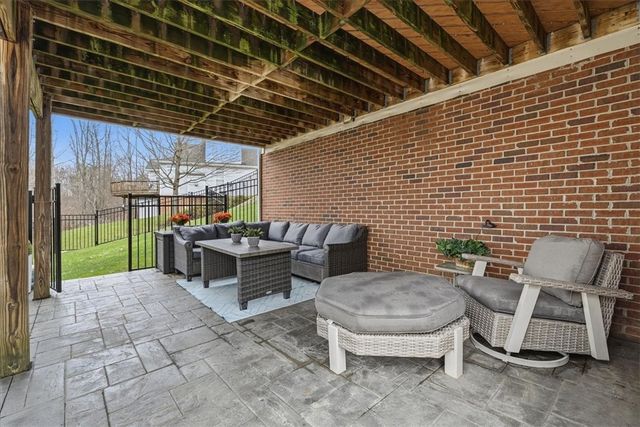 8403 David Dr, Bridgeville, PA 15017