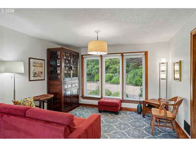 11 Nw EDGEWOOD Dr, Corvallis, OR 97330