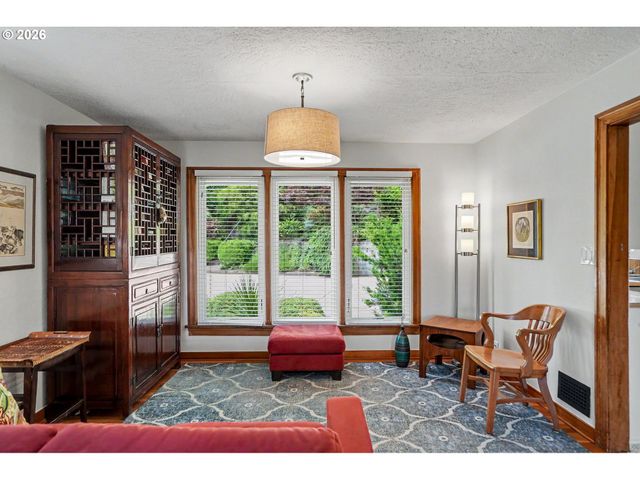 11 Nw EDGEWOOD Dr, Corvallis, OR 97330