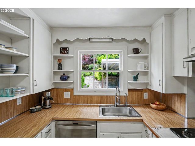 11 Nw EDGEWOOD Dr, Corvallis, OR 97330