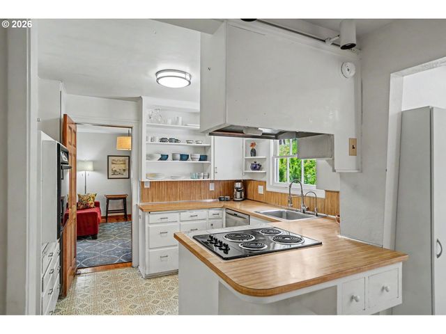 11 Nw EDGEWOOD Dr, Corvallis, OR 97330