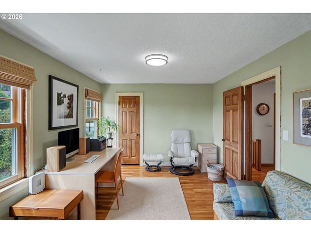 11 Nw EDGEWOOD Dr, Corvallis, OR 97330