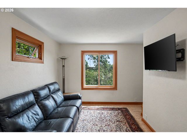 11 Nw EDGEWOOD Dr, Corvallis, OR 97330