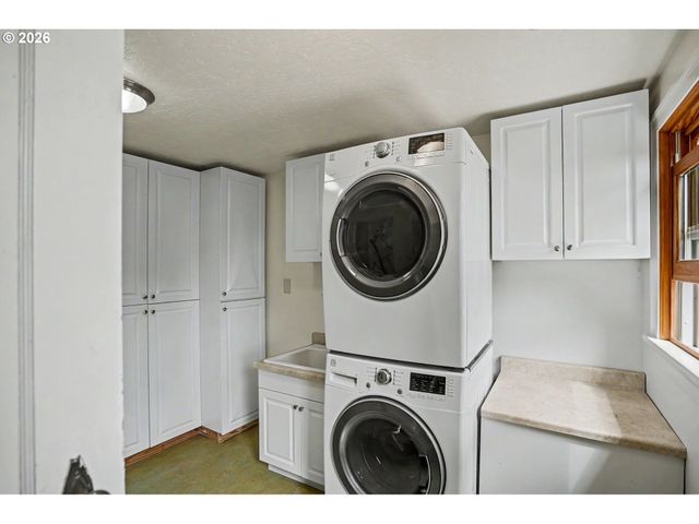 11 Nw EDGEWOOD Dr, Corvallis, OR 97330
