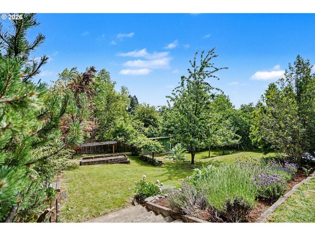 11 Nw EDGEWOOD Dr, Corvallis, OR 97330