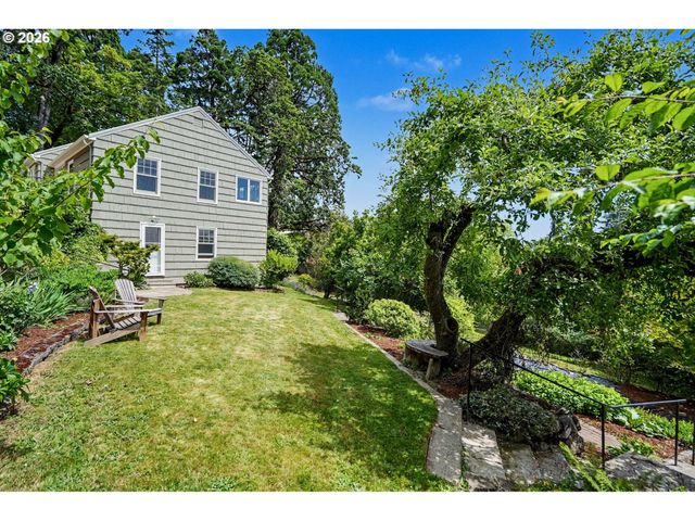 11 Nw EDGEWOOD Dr, Corvallis, OR 97330