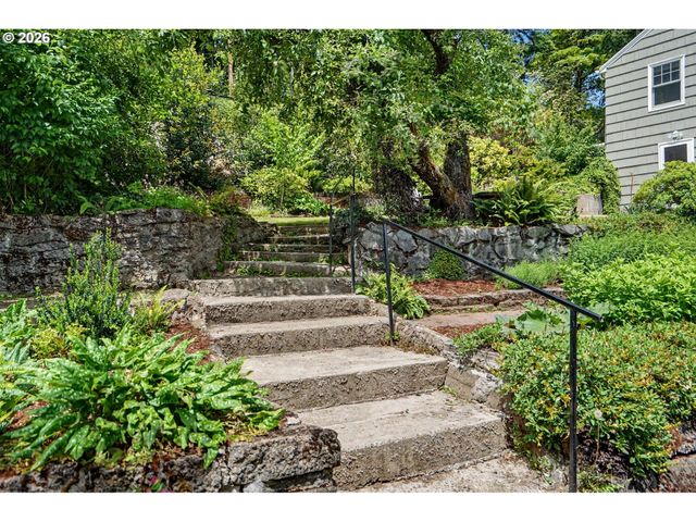 11 Nw EDGEWOOD Dr, Corvallis, OR 97330