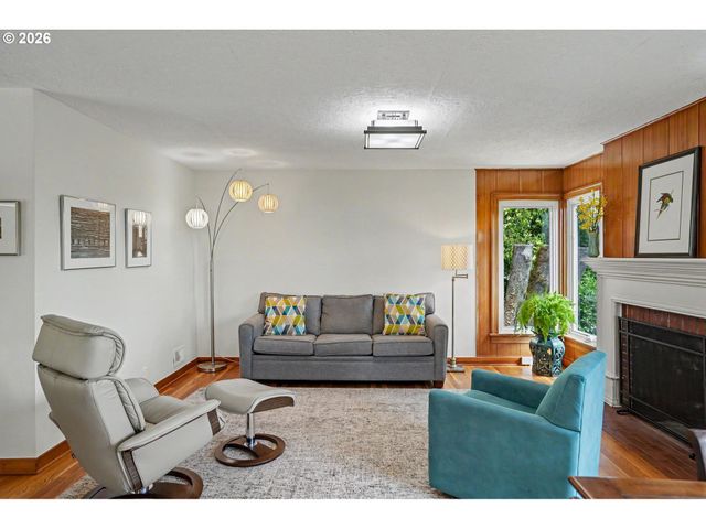 11 Nw EDGEWOOD Dr, Corvallis, OR 97330