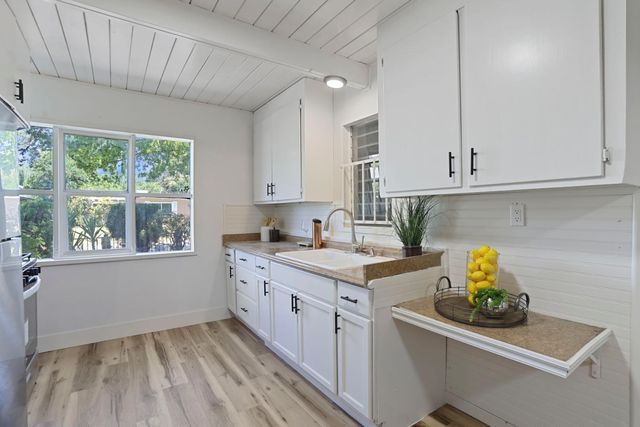 2044 Del Rio Dr, Stockton, CA 95204