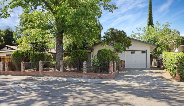2044 Del Rio Dr, Stockton, CA 95204