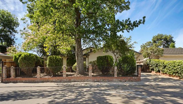 2044 Del Rio Dr, Stockton, CA 95204