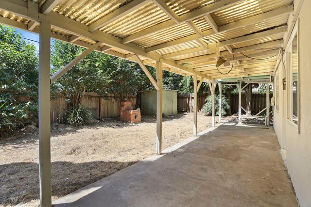 2044 Del Rio Dr, Stockton, CA 95204