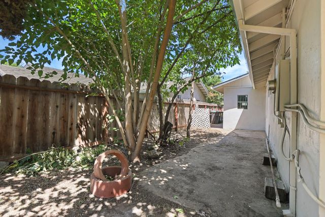 2044 Del Rio Dr, Stockton, CA 95204