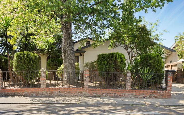 2044 Del Rio Dr, Stockton, CA 95204
