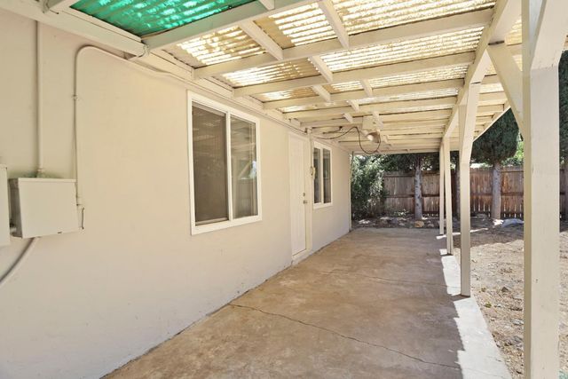 2044 Del Rio Dr, Stockton, CA 95204