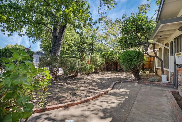 2044 Del Rio Dr, Stockton, CA 95204