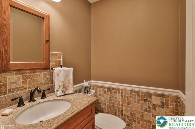 121 East Douglasville Road, Bushkill Twp, PA 18064