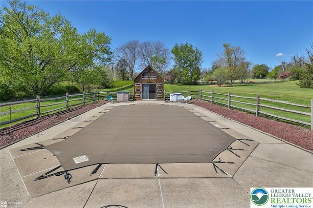 121 East Douglasville Road, Bushkill Twp, PA 18064