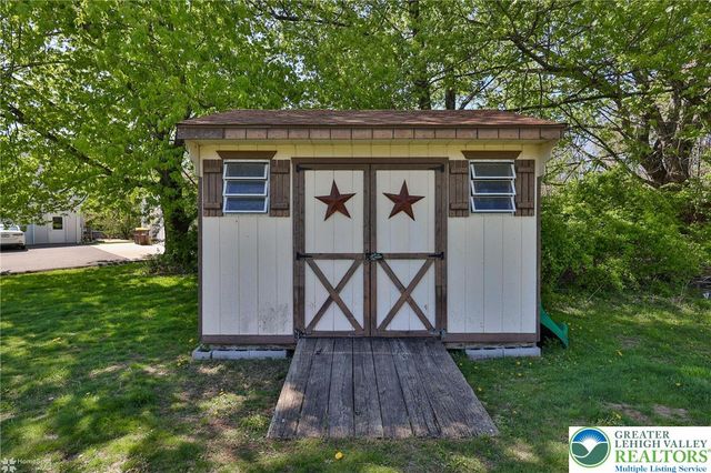 121 East Douglasville Road, Bushkill Twp, PA 18064