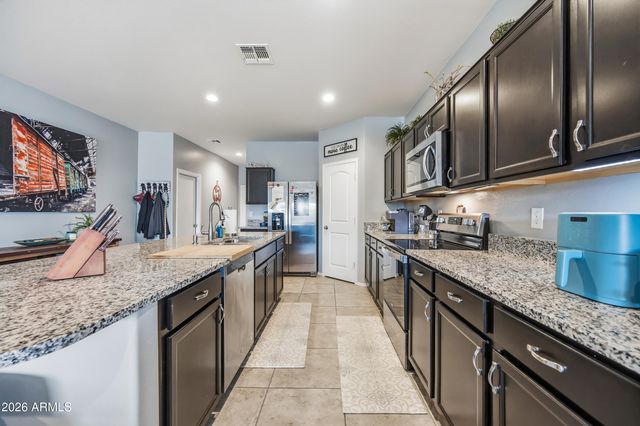 4913 E CHROMIUM Road, San Tan Valley, AZ 85143