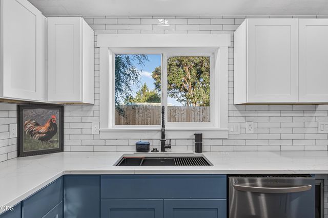 123 Eagle View Drive, Eagle Point, OR 97524