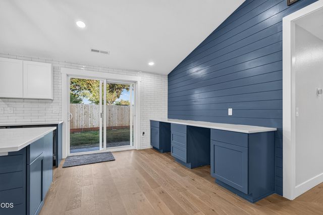 123 Eagle View Drive, Eagle Point, OR 97524