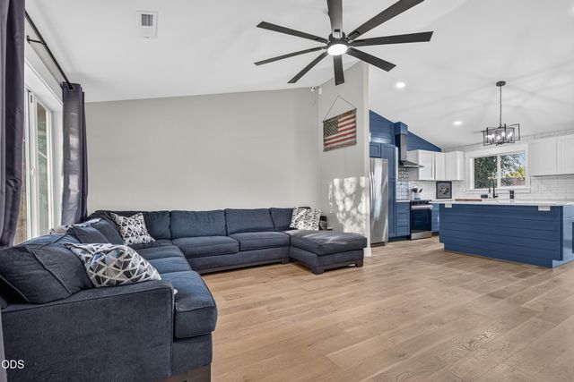 123 Eagle View Drive, Eagle Point, OR 97524