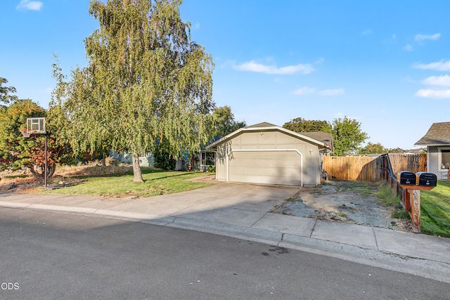 123 Eagle View Drive, Eagle Point, OR 97524