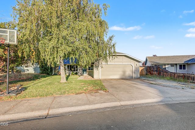123 Eagle View Drive, Eagle Point, OR 97524