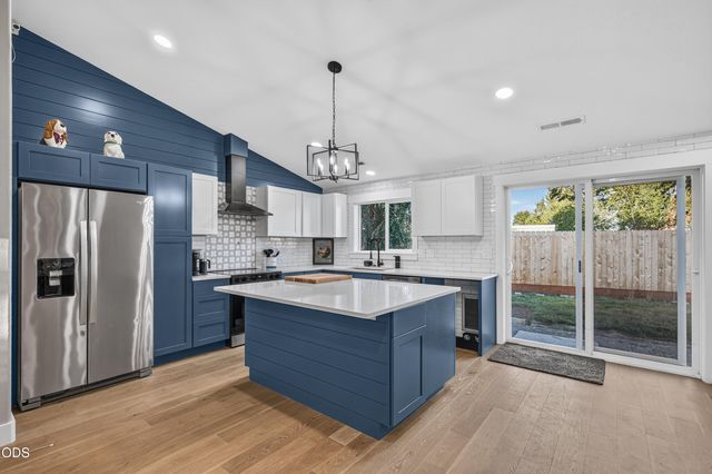 123 Eagle View Drive, Eagle Point, OR 97524