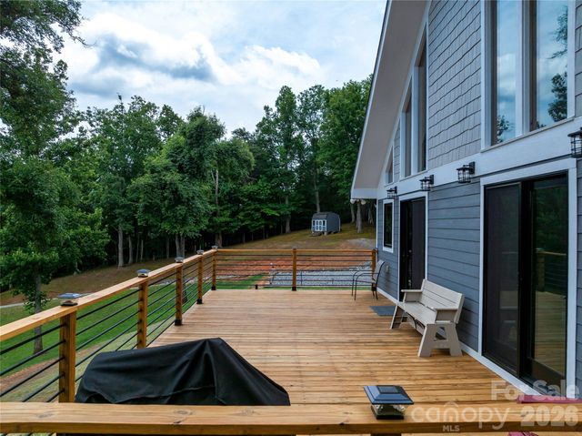 143 Fox Grape Hollow Road, Mars Hill, NC 28754