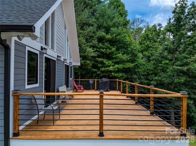 143 Fox Grape Hollow Road, Mars Hill, NC 28754