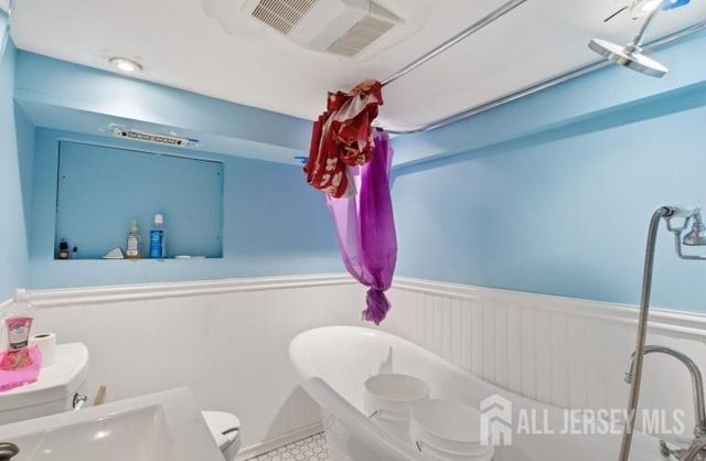54 E Pennsylvania Avenue, Avenel, NJ 07001