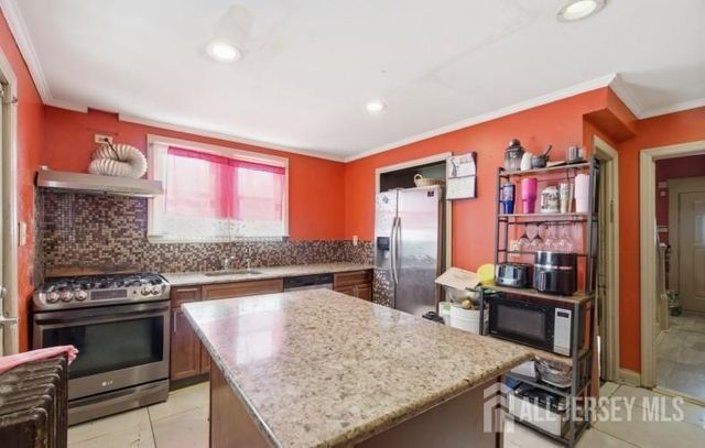 54 E Pennsylvania Avenue, Avenel, NJ 07001