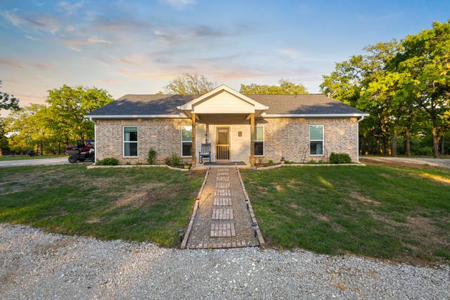 1036 Ten Box Road, Sunset, TX 76270