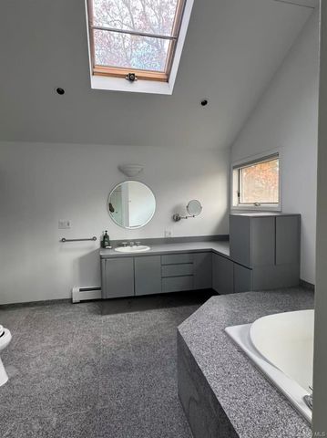 4 Norgate Road, Glen Head, NY 11545