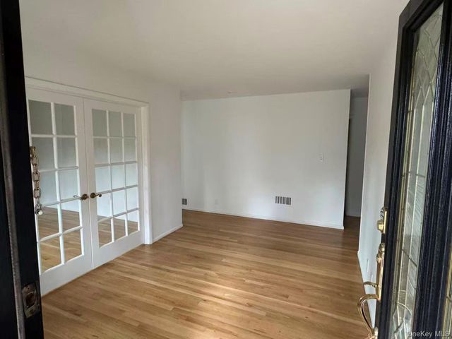 4 Norgate Road, Glen Head, NY 11545