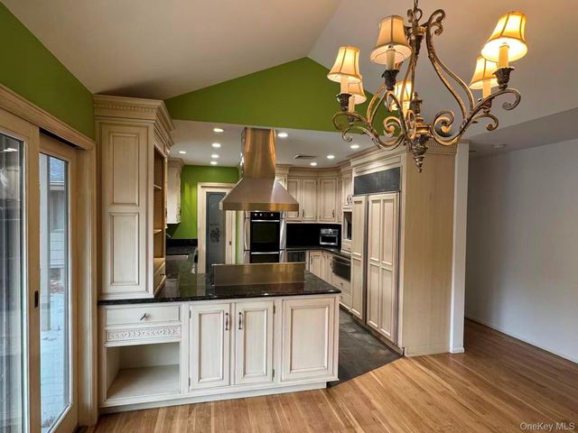 4 Norgate Road, Glen Head, NY 11545