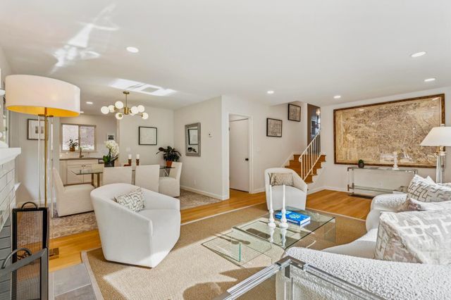 1100 Glencourt Dr, Oakland, CA 94611