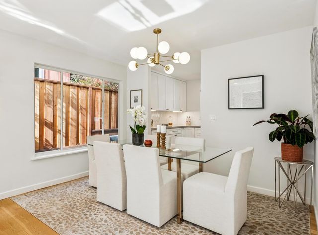 1100 Glencourt Dr, Oakland, CA 94611